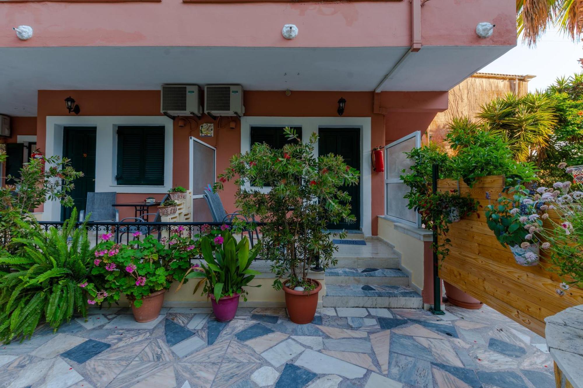 Almyra Apartments & Studios Agios Gordios  Extérieur photo